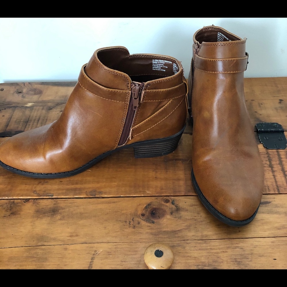 American Eagle Booties Size 7.5 - Picture 2 of 5